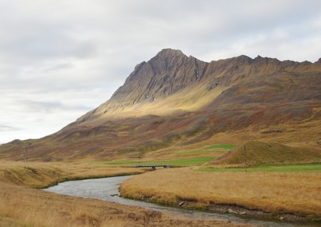 More mountains along the ring road