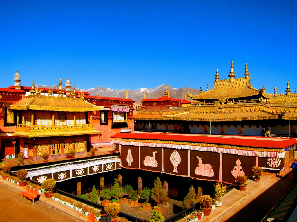 Traveling in Tibet, the Rooftop of the World 