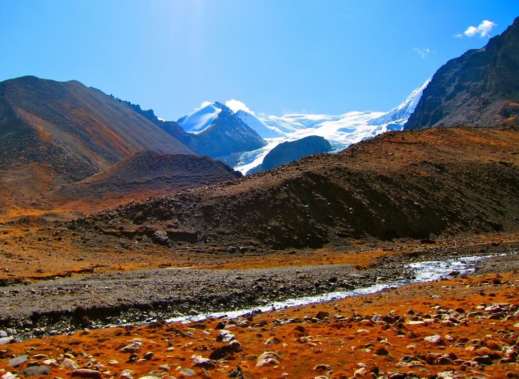 Karo-la Glacier in the distance at just over 5000m