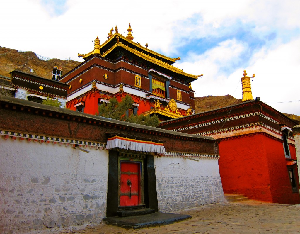 Into the Himalayas - To Tashilhunpo Monastery Shigatse