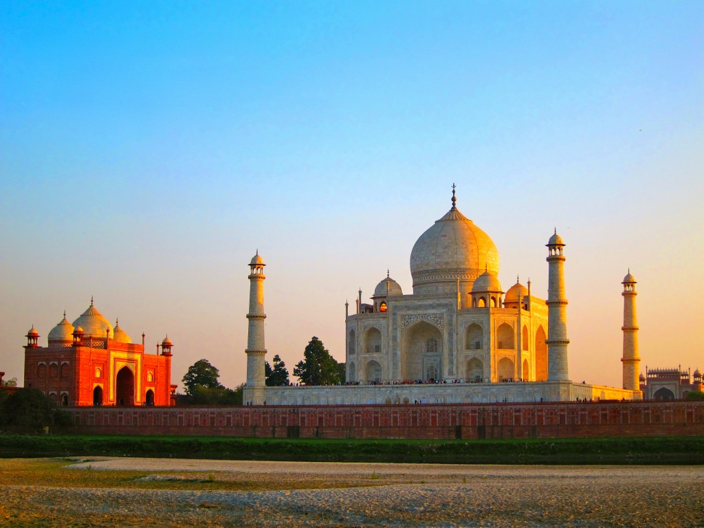 Sunset behind the Taj Mahal